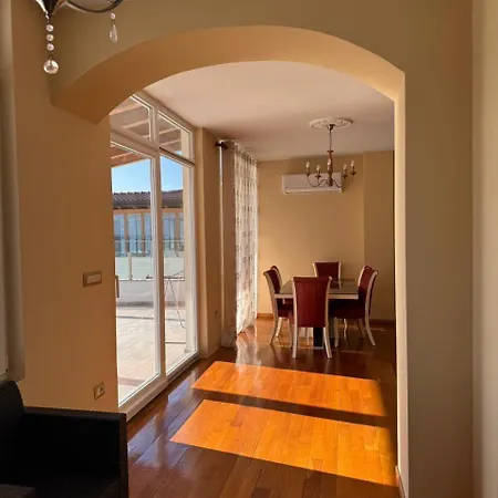 Apartment Shores
