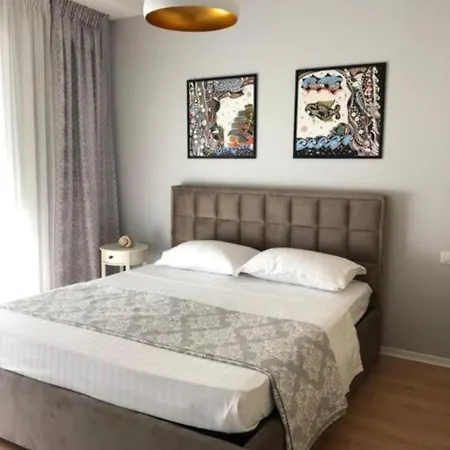 Shores Apartment *