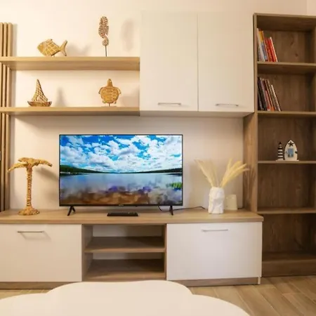 Shores Apartment *