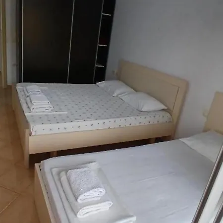 Shores Apartment *